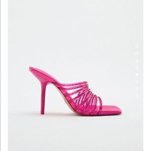 High heel sandals. Vinyl straps with rhinestones. Squared toe.